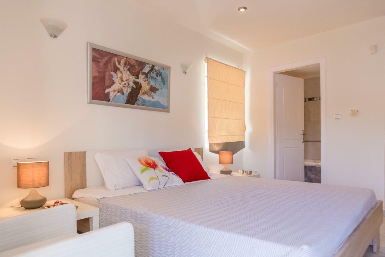 Villa Santa Barbara Marathón エクステリア 写真